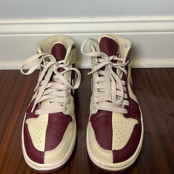 Women’s Air Jordan 1 Mid SE “Split - Beach Cherrywood”    2022 - Picture 3 of 9
